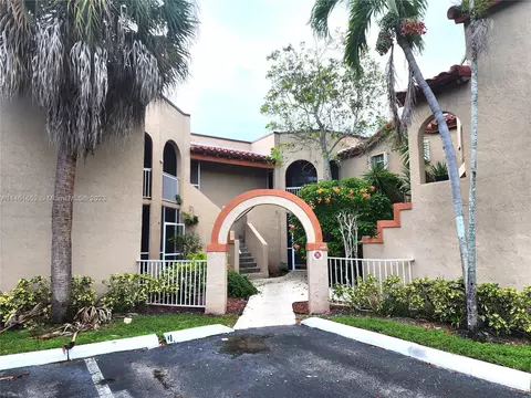 334 SW 86th Ave #201, Pembroke Pines, FL 33025