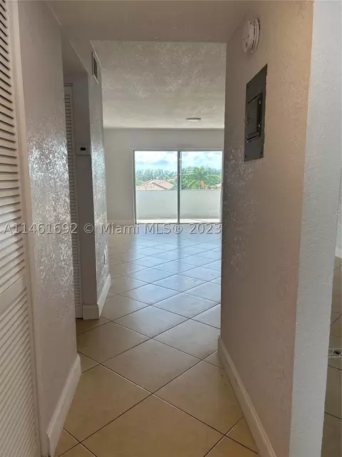 2998 E Sunrise Lakes Dr E #417, Sunrise, FL 33322