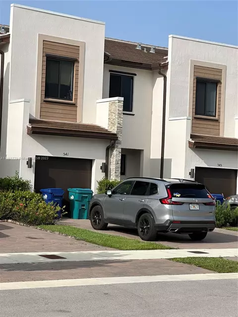 541 NE 206th Ln #PASEOS, Miami, FL 33179