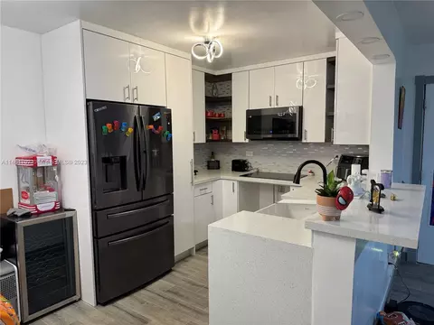 9491 S Palm Cir S #104, Pembroke Pines, FL 33025