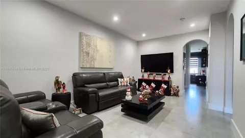 17820 NW 73rd Ave #203-1, Hialeah, FL 33015