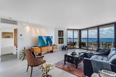 1000 Quayside Ter #1504, Miami, FL 33138