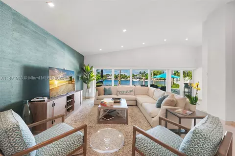 8834 Hawthorne Ave, Surfside, FL 33154