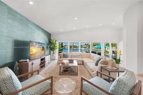 8834 Hawthorne Ave, Surfside, FL 33154