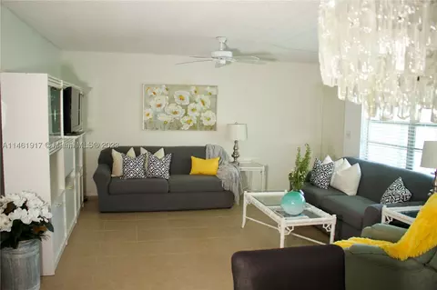 5300 Washington St #I202, Hollywood, FL 33021