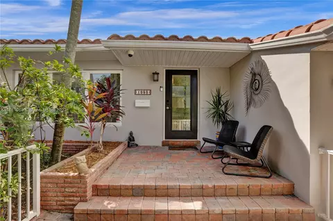 1050 S Northlake Dr, Hollywood, FL 33019