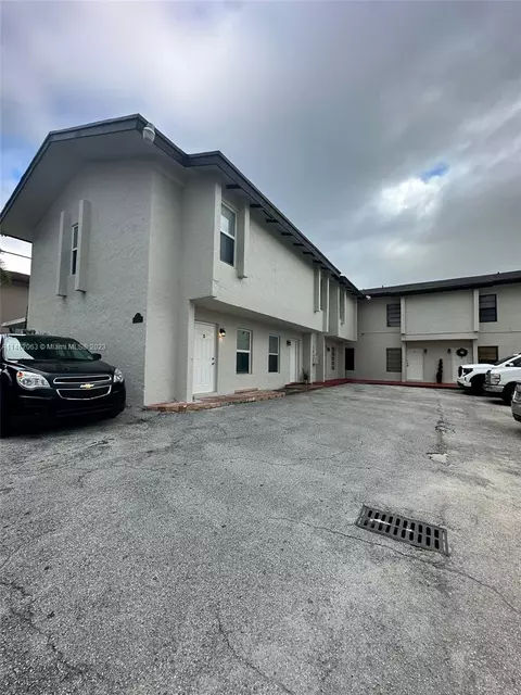 1325 W 41st St #1-B-7, Hialeah, FL 33012