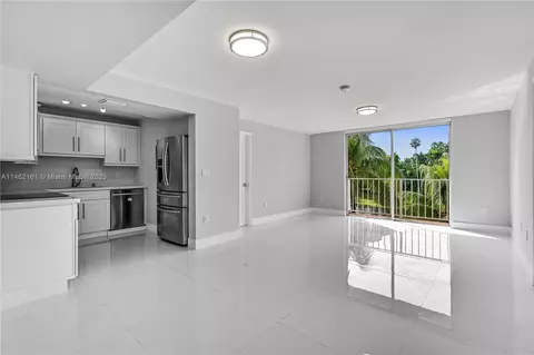 1740 NW N River Dr #422, Miami, FL 33125