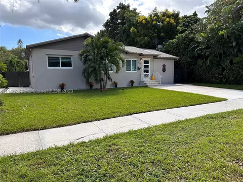 6040 NW 40th St, Virginia Gardens, FL 33166