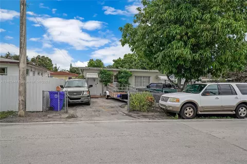 831 NW 24th Ave, Miami, FL 33125