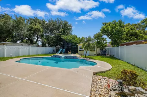 1035 SE 8th Ct, Hialeah, FL 33010 photo 25