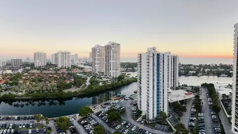 3731 N Country Club Dr #2222, Aventura, FL 33180