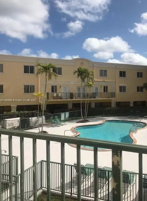12605 SW 91st St #212, Miami, FL 33186