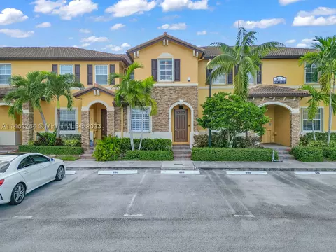 9113 SW 227th St #4, Cutler Bay, FL 33190