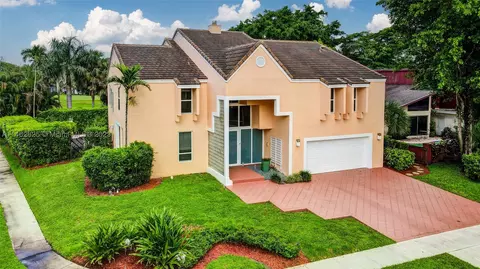 600 Mockingbird Ln, Plantation, FL 33324