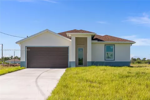 9002 E Castle Cir, Labelle, FL 33935