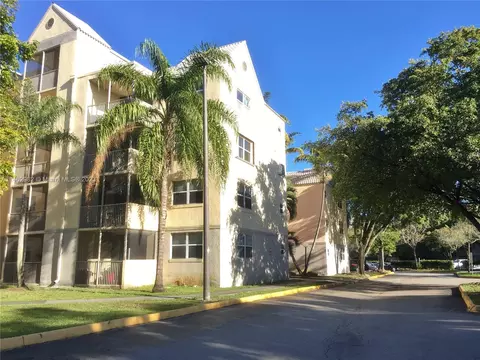 8343 Lake Dr #304, Doral, FL 33166