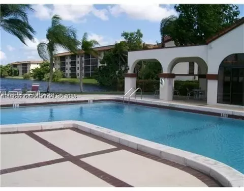 325 Ives Dairy Rd #325-09, Miami, FL 33179