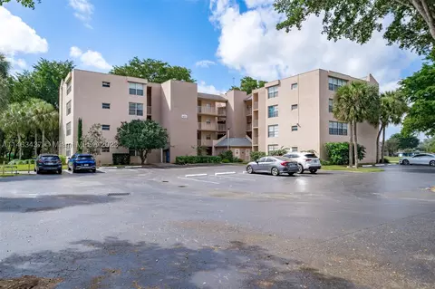 9481 Evergreen Pl #301, Davie, FL 33324