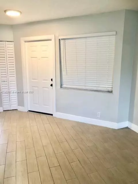 433 SW 86th Ave #203, Pembroke Pines, FL 33025