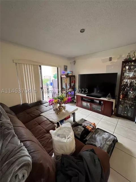 8095 NW 8th St #403, Miami, FL 33126
