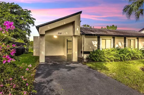 298 Fairway Cir #73, Weston, FL 33326