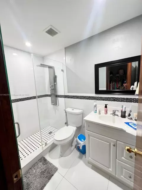 7573 W 29th Ln, Hialeah, FL 33018 photo 2