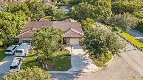 8805 NW 27th St, Coral Springs, FL 33065