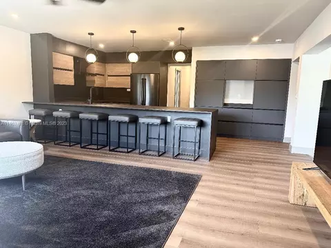 2156 NE 24th St, Wilton Manors, FL 33305