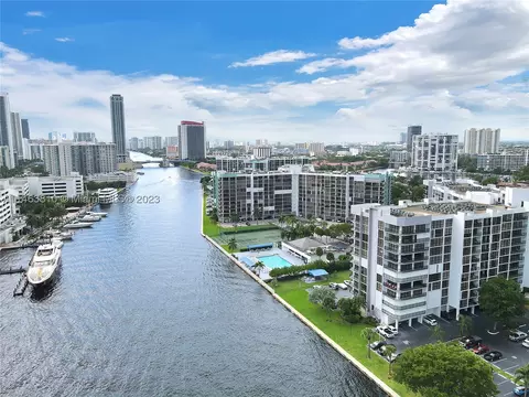 600 Parkview Dr #204, Hallandale Beach, FL 33009