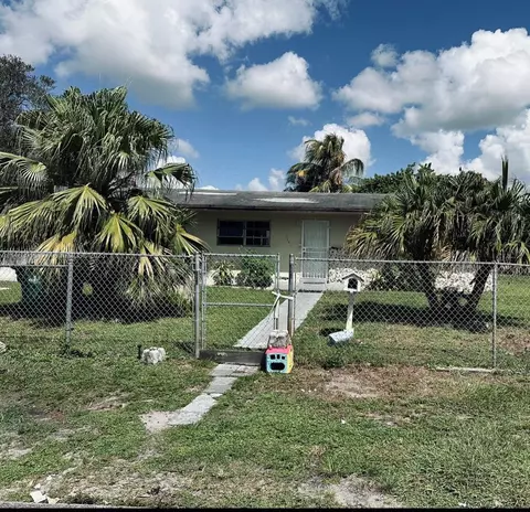 3981 NW 176th Ter, Miami Gardens, FL 33055