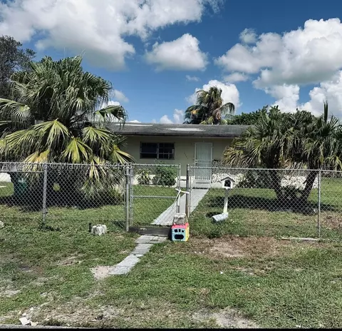 3981 NW 176th Ter, Miami Gardens, FL 33055