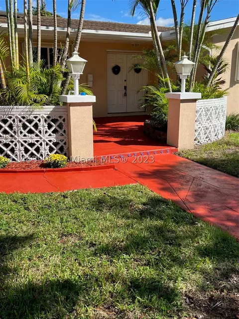 8951 SW 60th Ter, Miami, FL 33173