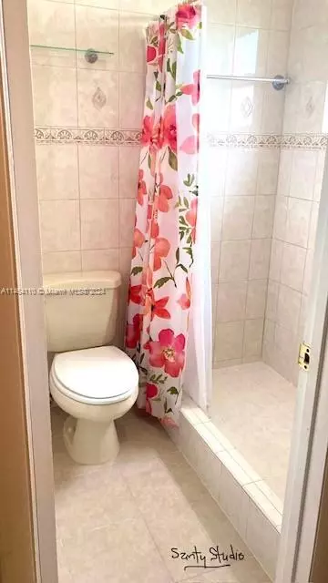 Bath - 440 E 23rd St #1402, Hialeah, FL 33013 photo 5 of 7