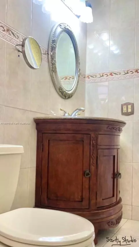 Bath - 440 E 23rd St #1402, Hialeah, FL 33013 photo 2 of 7