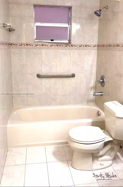 Bath - 440 E 23rd St #1402, Hialeah, FL 33013 photo 3 of 7