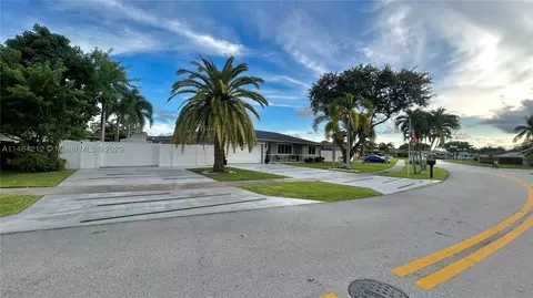 8304 SW 26th Pl, Davie, FL 33328