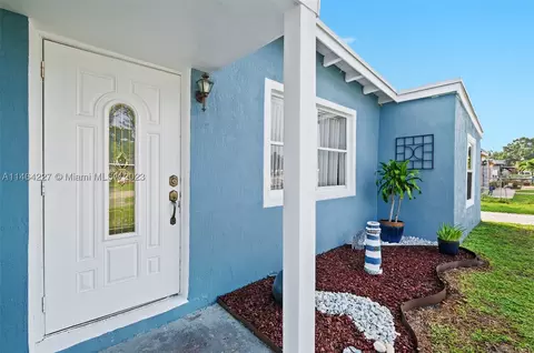 120 Miami Gardens Rd, West Park, FL 33023
