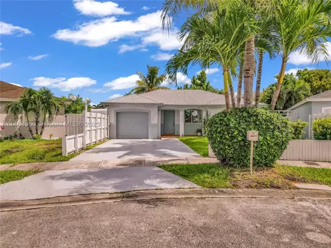 28437 SW 135th Ave, Homestead, FL 33033