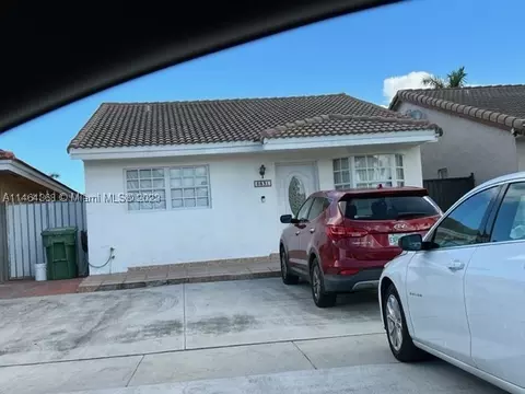 8831 NW 114th St, Hialeah Gardens, FL 33018