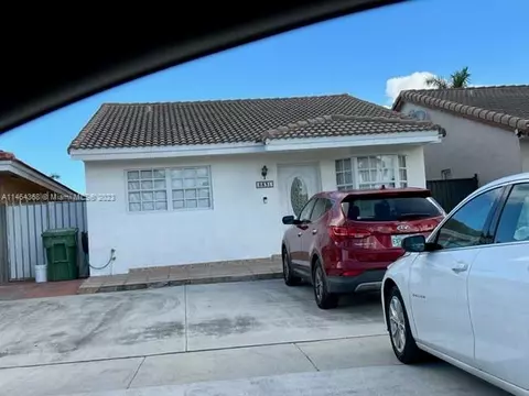 8831 NW 114th St, Hialeah Gardens, FL 33018