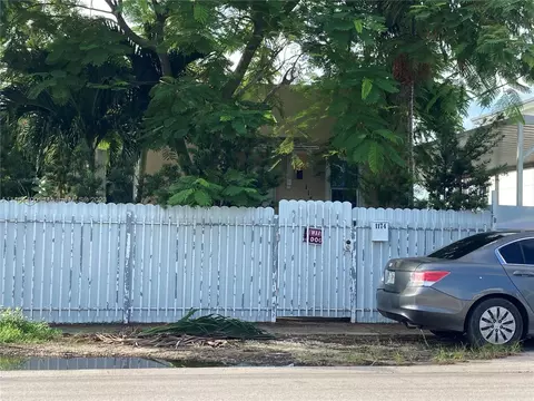 1174 NW 67th St, Miami, FL 33150