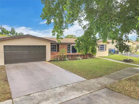 1117 N 76th Ter, Hollywood, FL 33024