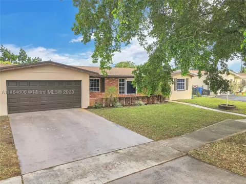 1117 N 76th Ter, Hollywood, FL 33024