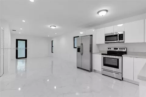 901-903 NW 99th St, Miami, FL 33150