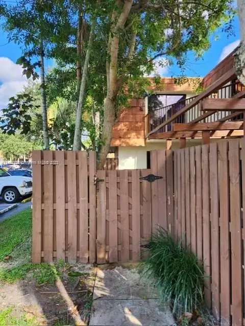 8212 S Coral Cir #8212, North Lauderdale, FL 33068