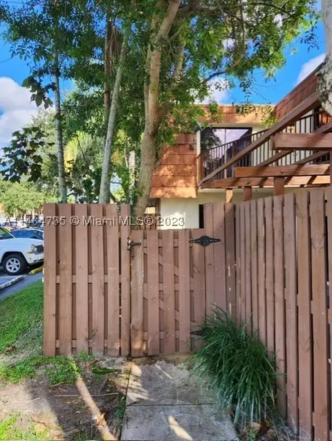 8212 S Coral Cir #8212, North Lauderdale, FL 33068