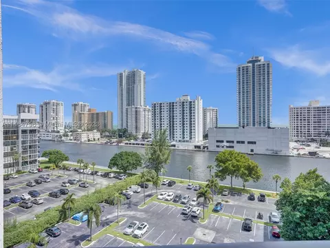 600 Parkview Dr #904, Hallandale Beach, FL 33009