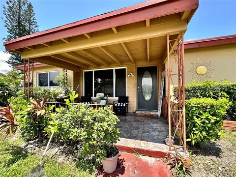 1041 SW 29th Way, Fort Lauderdale, FL 33312