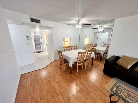 9001 Sunrise Lakes Blvd #112, Sunrise, FL 33322